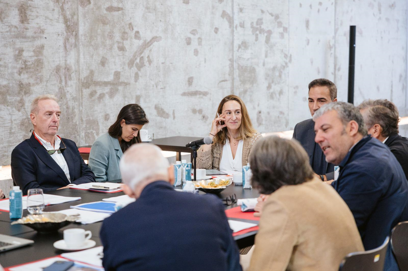 el ministerio de vivienda y agena urbana ha concedido el premio nacional de arquitectura 2024 al arquitecto victor lopez cotelo